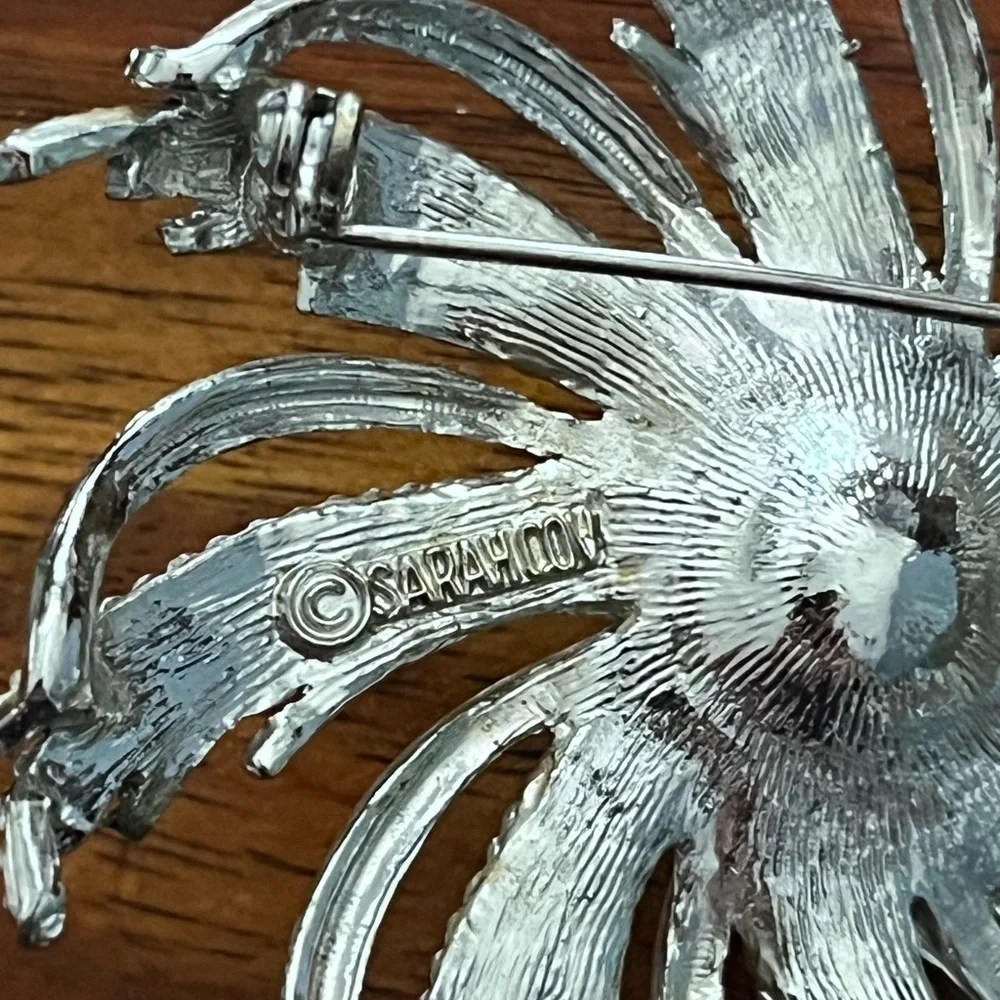Sarah Coventry vintage star burst brooch